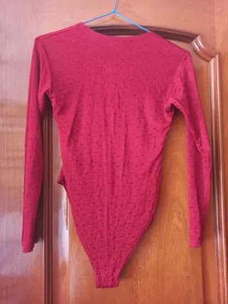 Body rojo manga larga talla M