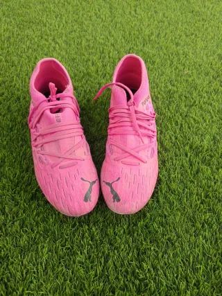 Botas de fútbol Puma Future.
