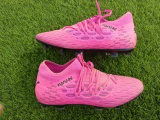 Botas de fútbol Puma Future.
