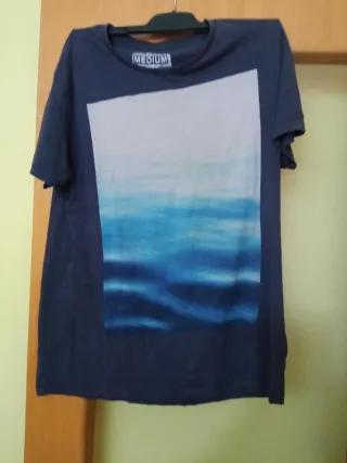 Camiseta azul y blanca talla M