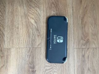 Nintendo Switch Lite + custodia + FIFA 22