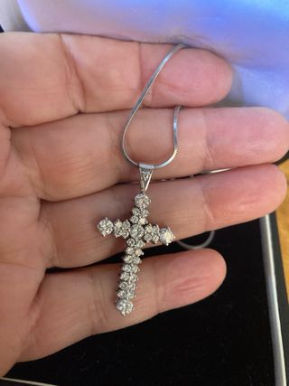 Cruz de oro blanco de 18 con brillantes