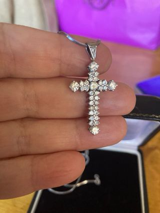 Cruz de oro blanco de 18 con brillantes