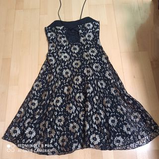 Vestido de fiesta de encaje. 