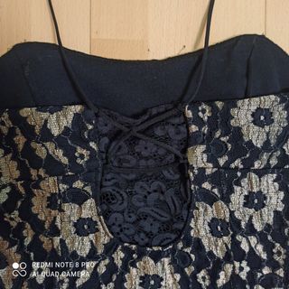 Vestido de fiesta de encaje. 