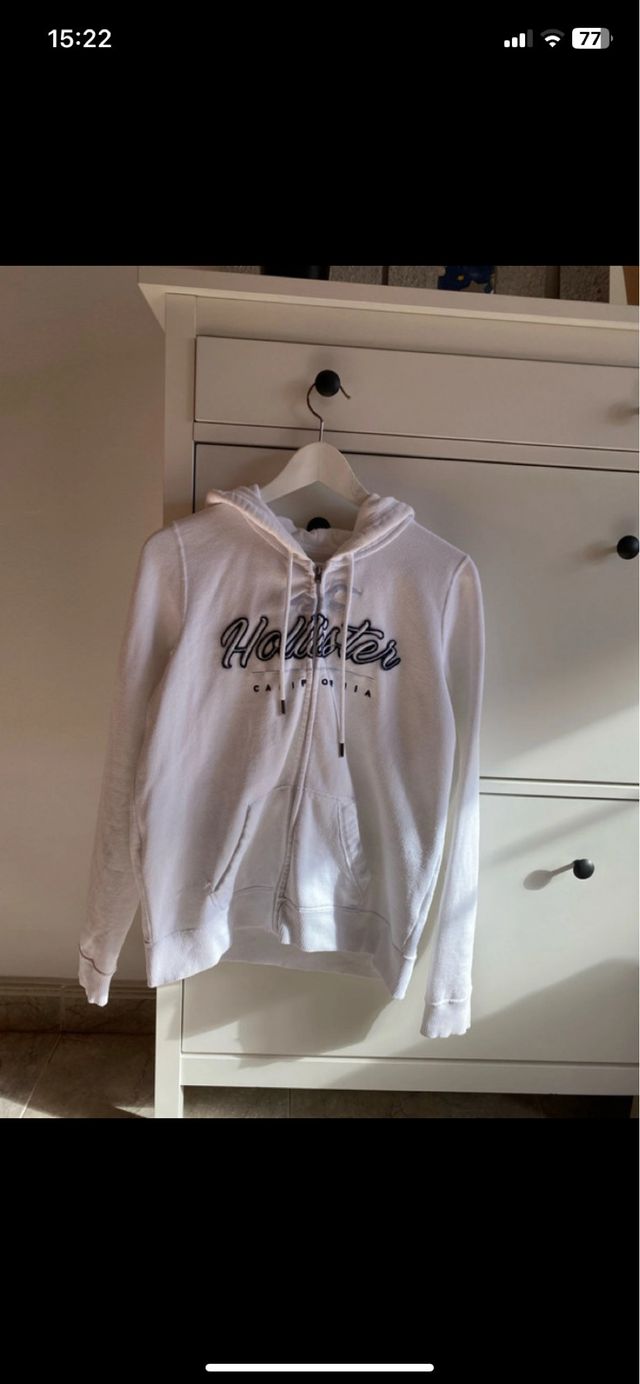 Sudadera Hollister con cremallera y capucha