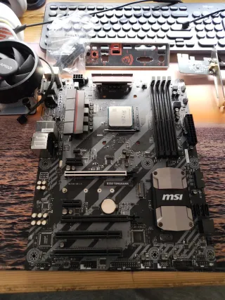 Placa MSI B350 Tomahawk + Ryzen 5 + WiFi + GTX1050