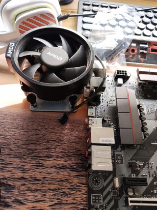 Placa MSI B350 Tomahawk + Ryzen 5 + WiFi + GTX1050