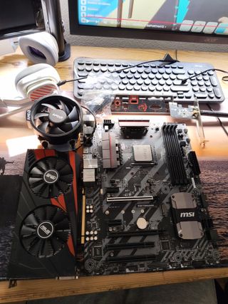 Placa MSI B350 Tomahawk + Ryzen 5 + WiFi + GTX1050