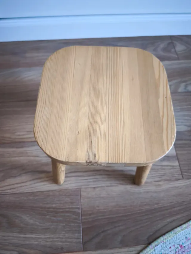 Banqueta Flisat Ikea para niños