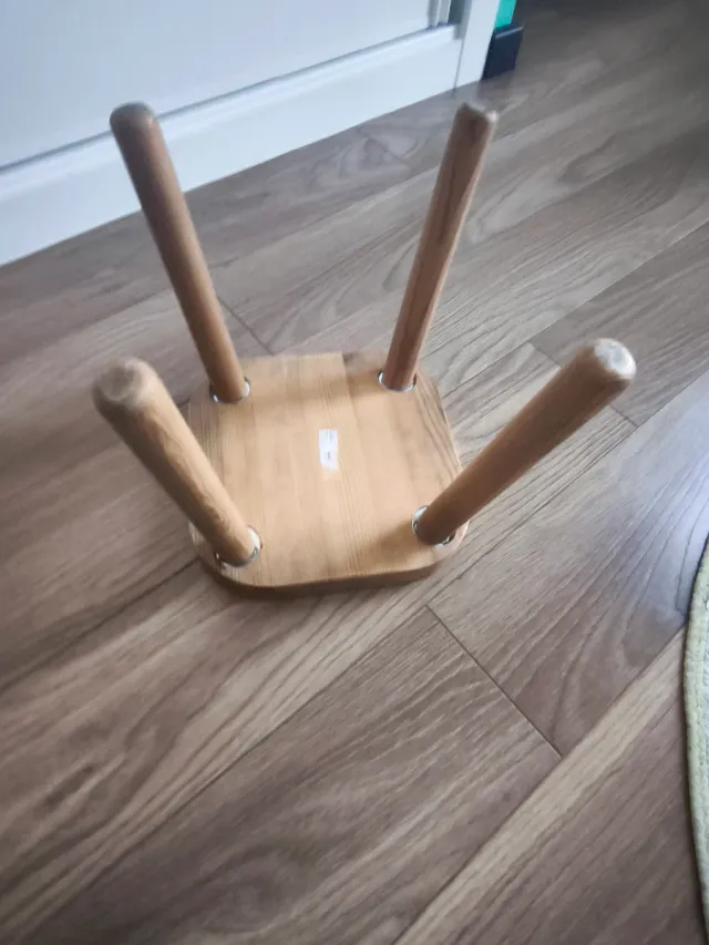 Banqueta Flisat Ikea para niños