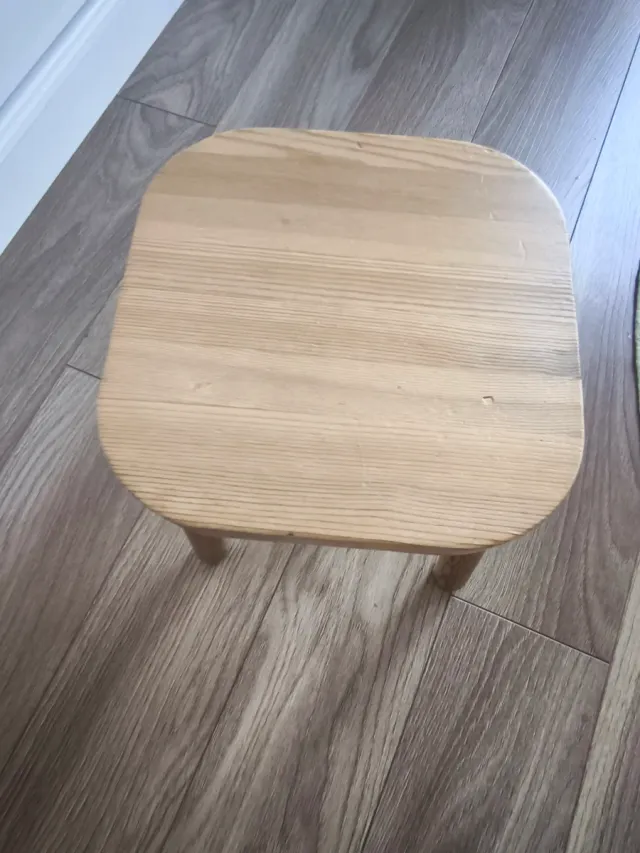 Banqueta Flisat Ikea para niños