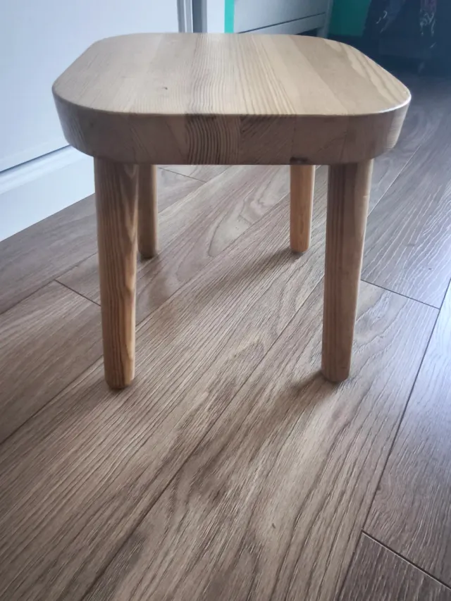 Banqueta Flisat Ikea para niños