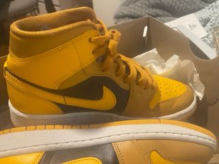 Zapatillas Jordan Amarillas y Marrones