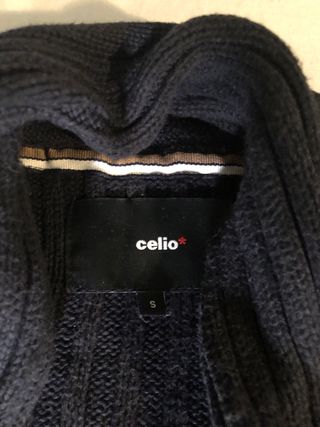 Jersey negro con botones de madera