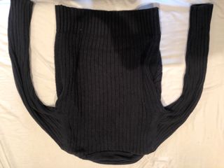 Jersey negro con botones de madera