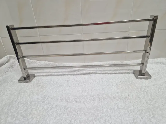 Toallero de pared cromado para baño