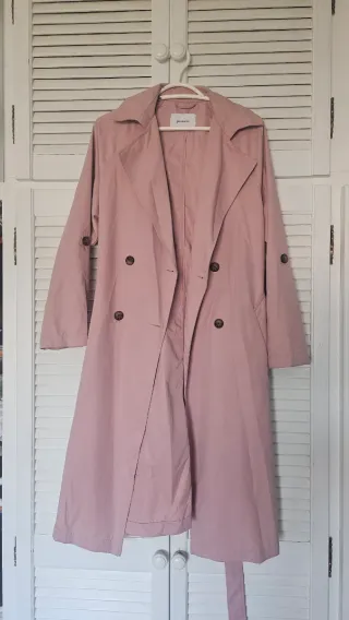 Gabardina rosa Stradivarius