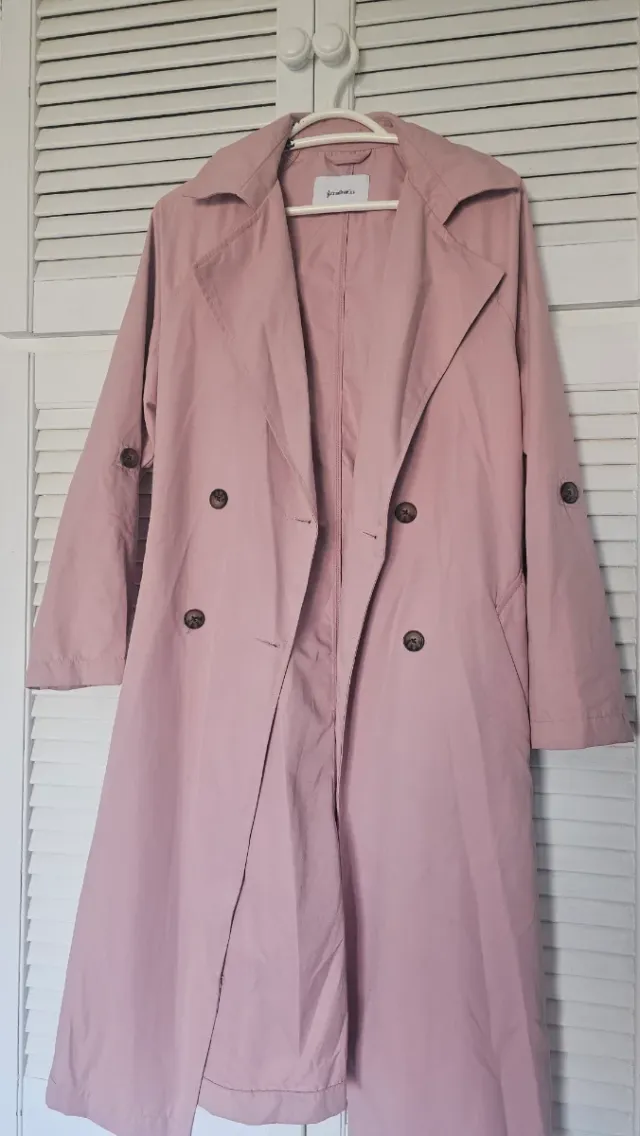 Gabardina rosa Stradivarius