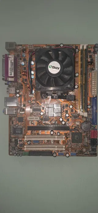 Placa base AMD con procesador AMD X2 A 4200
