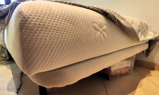 Cama 1.90 x 1.20 con base tapizada