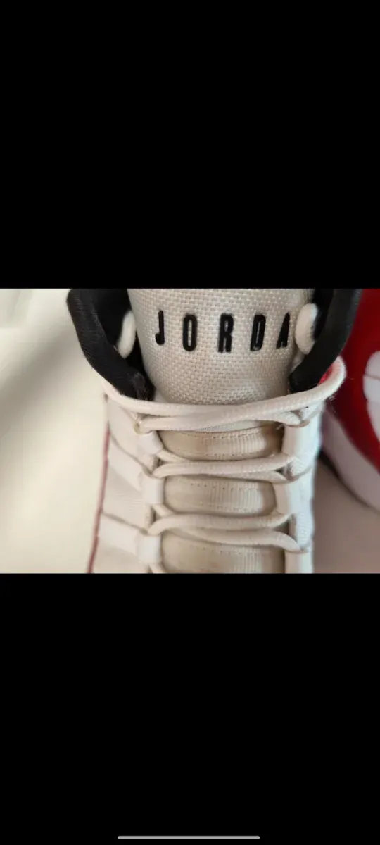 Air Jordan 11 Rojo y Blanco