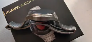 Huawei Watch 4 Pro in titanio