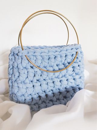 Borsa Nube Uncinetto Azzurra con Manici Oro