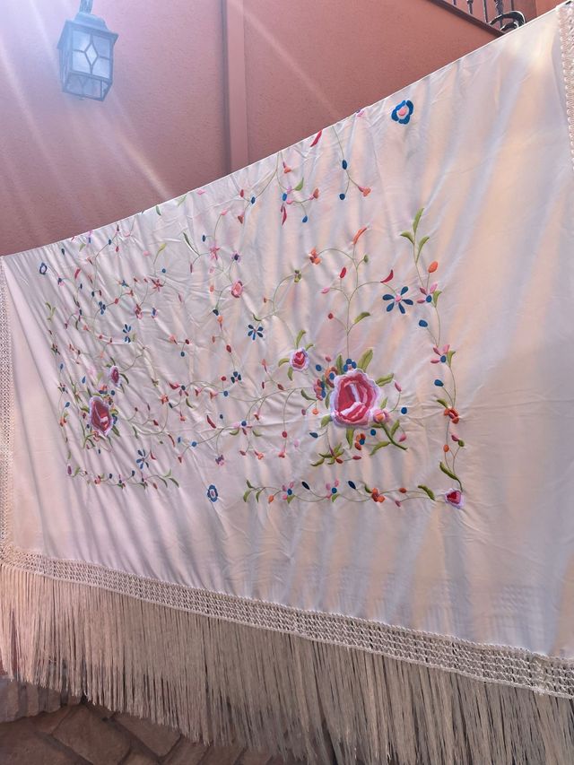Mantón Manila 150x150cm Bordado Flores