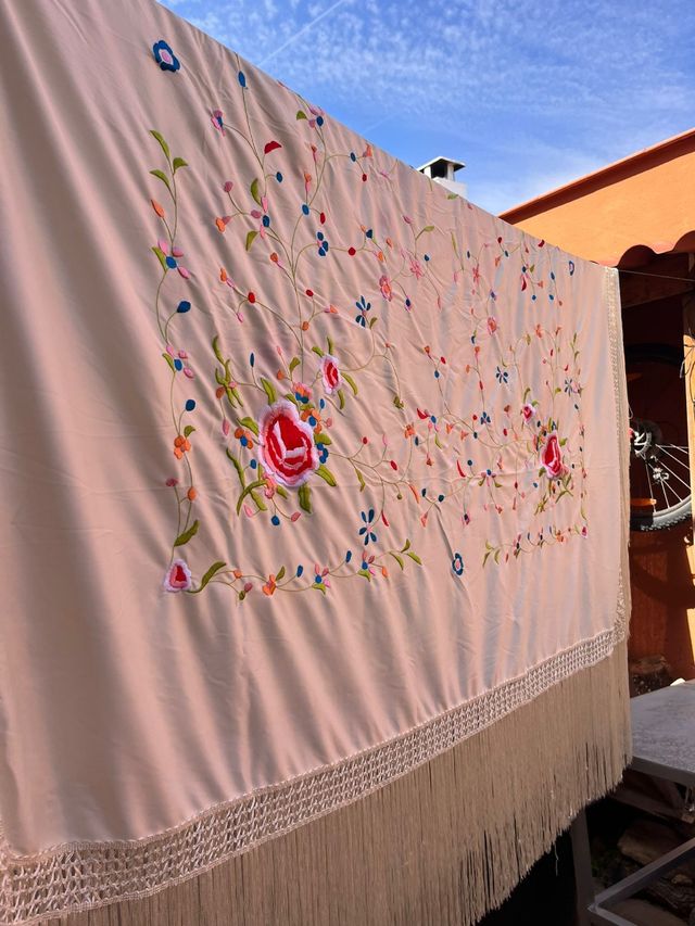 Mantón Manila 150x150cm Bordado Flores