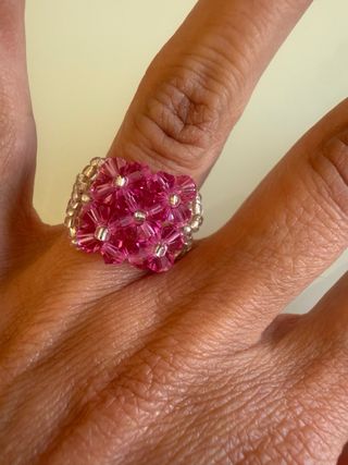Anillo de abalorios rosa y plata