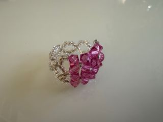 Anillo de abalorios rosa y plata