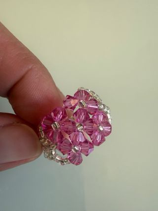 Anillo de abalorios rosa y plata