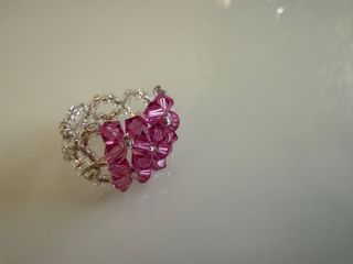 Anillo de abalorios rosa y plata