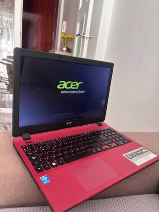 Portátil Acer y cargador