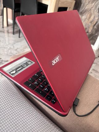 Portátil Acer y cargador