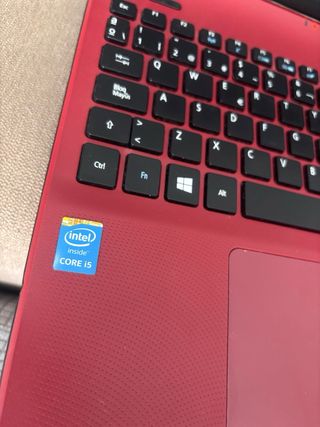 Portátil Acer y cargador