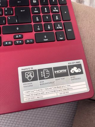 Portátil Acer y cargador