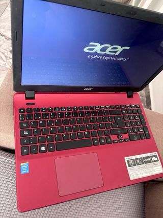 Portátil Acer y cargador