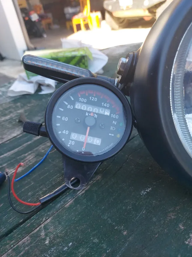 Foco, Reloj y Portamatrículas Moto