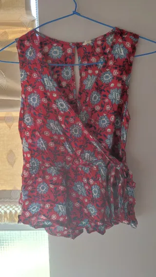 Blusa floral cruzada