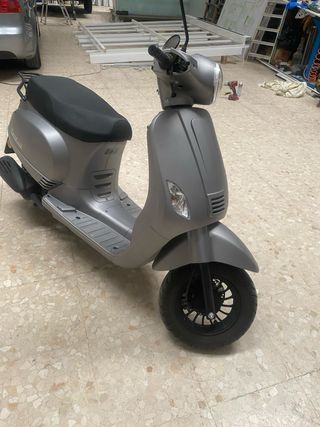 Moto  Rome 125cc 2021 con 3600km está como nueva