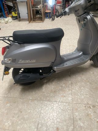 Moto  Rome 125cc 2021 con 3600km está como nueva