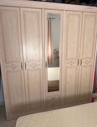 Armario 5 puertas con cabecero y cama 1,35