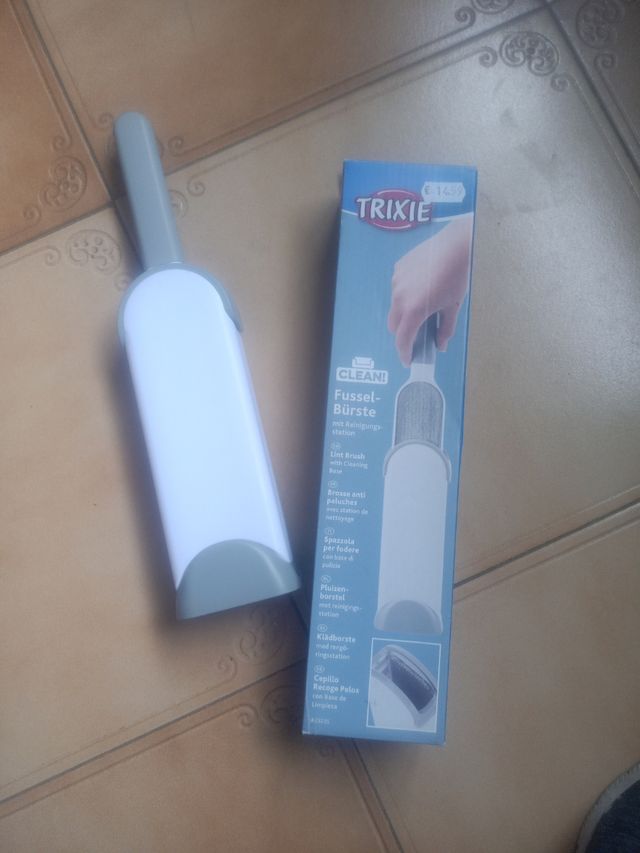 Cepillo quitapelusas Trixie con base