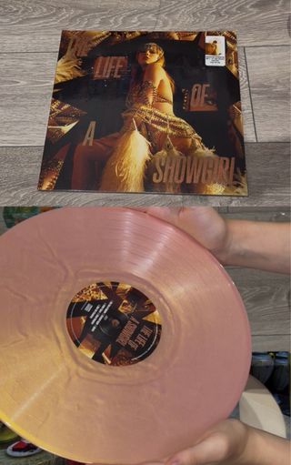 Vinilo dorado y rosa The Life of a Showgirl Taylor