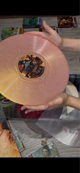 Vinilo dorado y rosa The Life of a Showgirl Taylor
