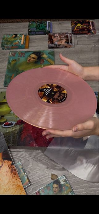 Vinilo dorado y rosa The Life of a Showgirl Taylor