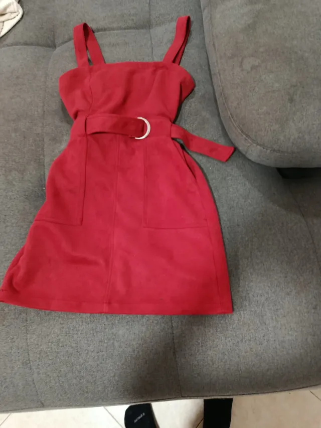 Vestido rojo con cinturón