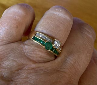 Sortija oro 18k diamantes y esmeraldas